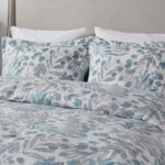 5-Piece Seersucker Comforter Set with Decorative Throw Pillows - Stylish & Cozy!